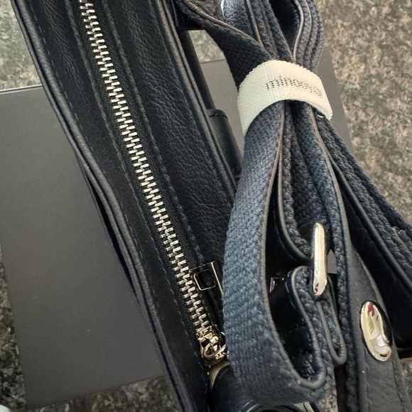 Minooy Athena Crossbody Bag Built-in Wallet real Leather Dark Navy Blue NEW - Picture 11 of 16